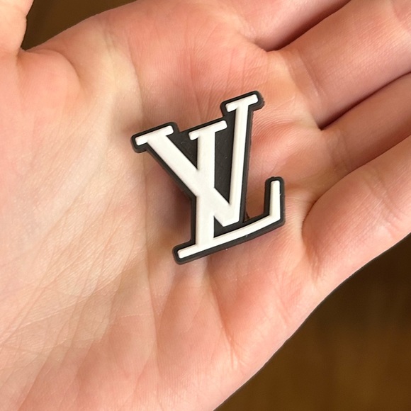 Louis Vuitton croc charm 5/14$💜 - Picture 2 of 2